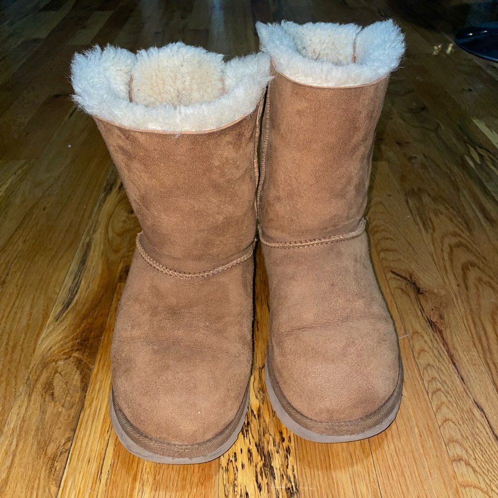 Ugg Brown Bow Size 8